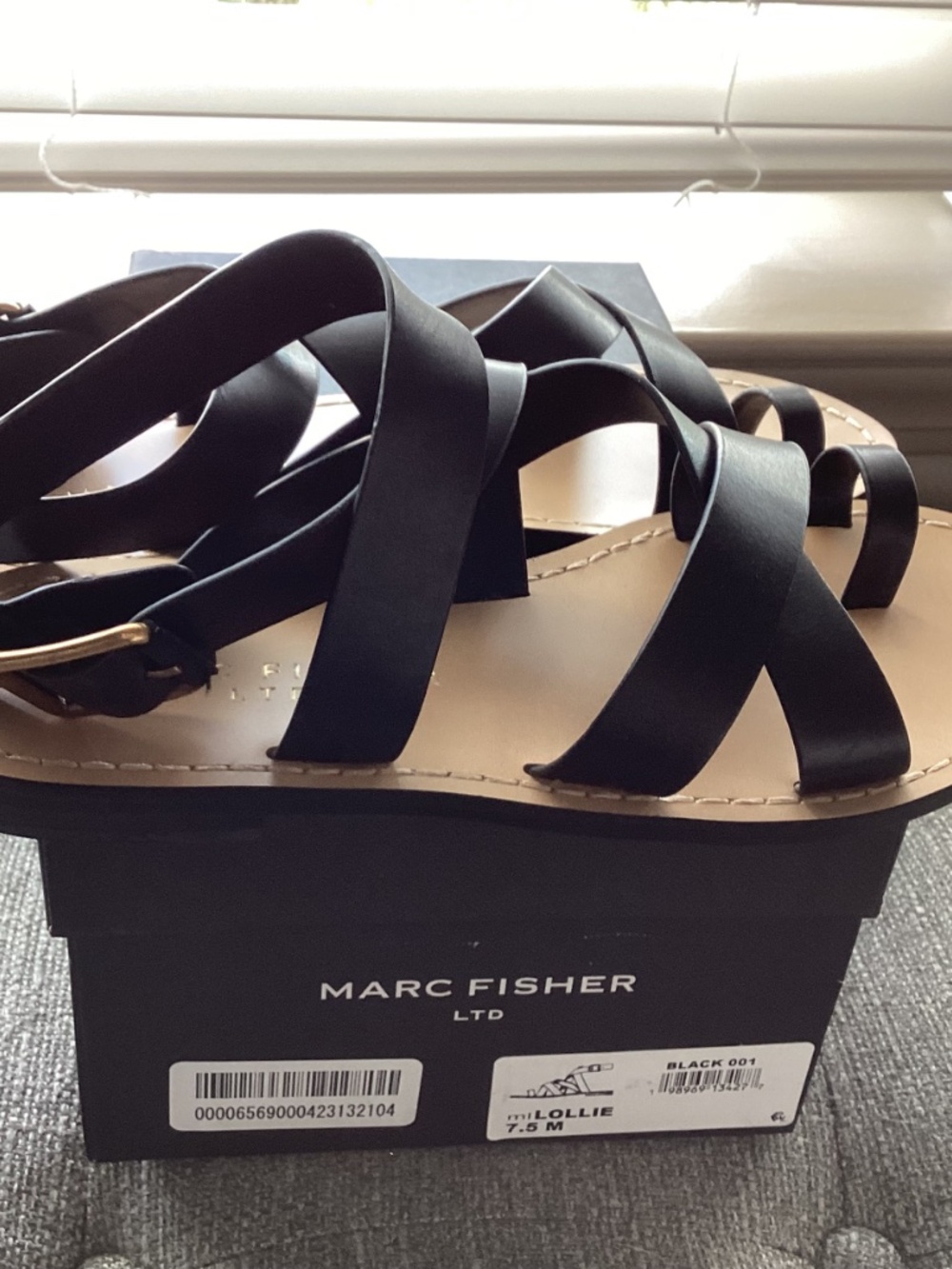 Marc Fisher LTD Lollie Strappy Toe Loop Sandal Women), size 7.5 M - Picture 4 of 10